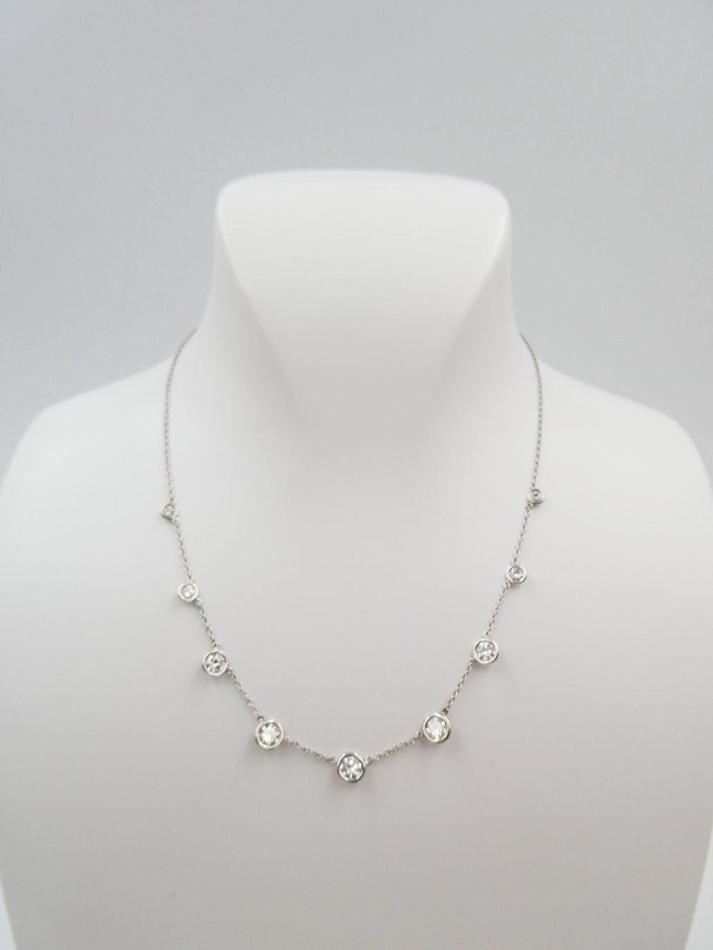 Gübelin Catenine: WEISSGOLDCOLLIER MIT EINZELNEN BRILLANTEN – Usato da Luzern venduto da EdiGem 1