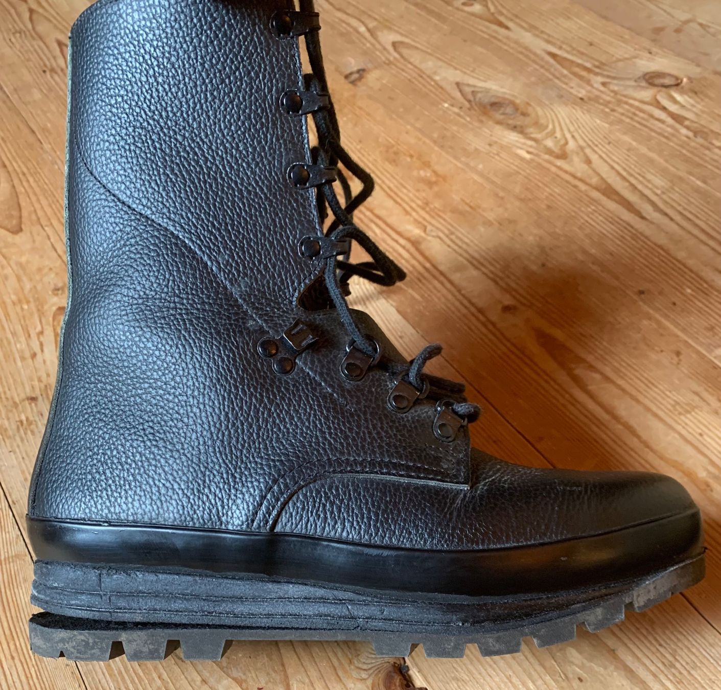 Scarpe da uomo: Kampfstiefel der CH Armee Grösse 285/6 – Usato da Goldingen venduto da Bergler012 5
