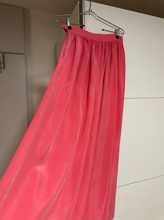 Wunderschöne Maxi Rock Zuckerrosa und hauchdünn
