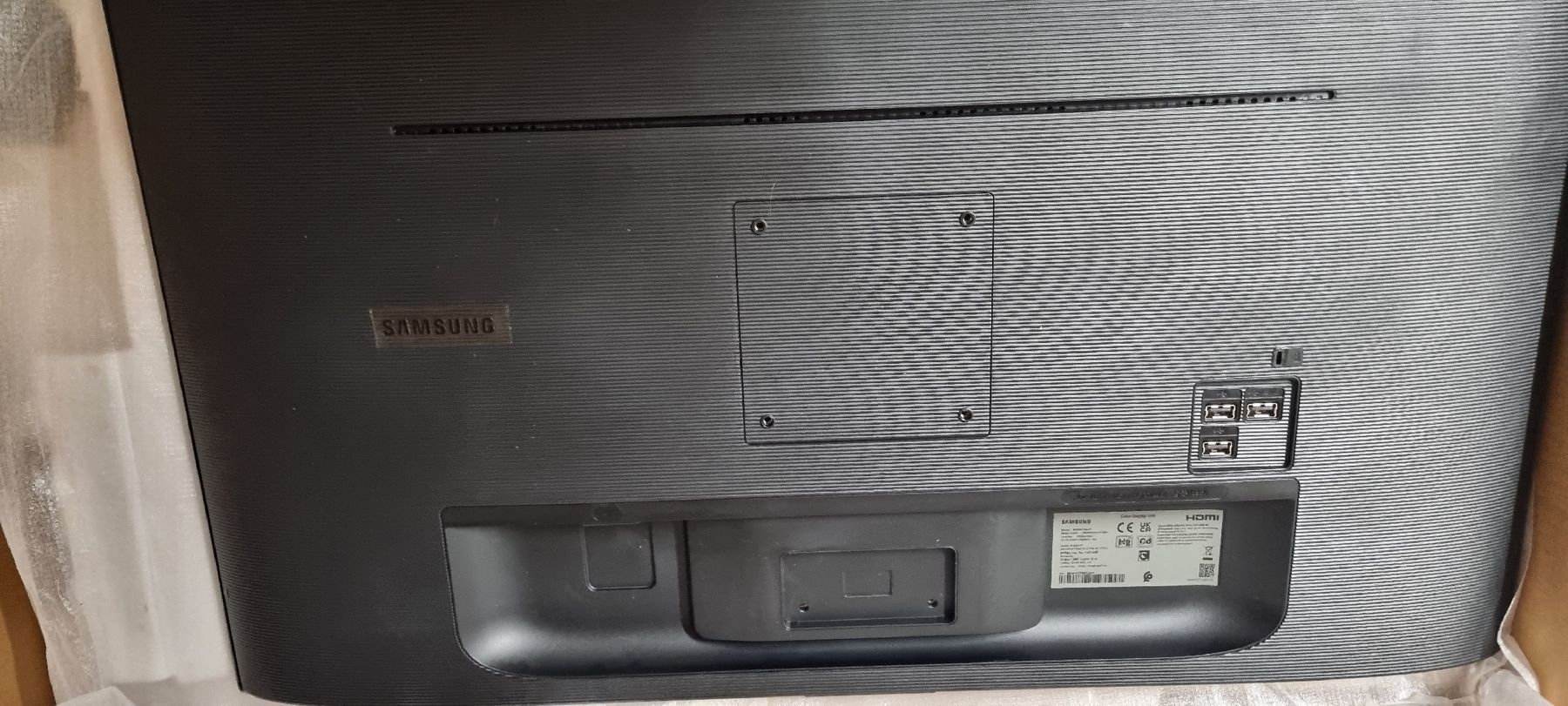 Samsung Monitor: schermo smart 32 pollici – Nuovo e nell'imballaggio originale da Airolo venduto da ryangobbi 1