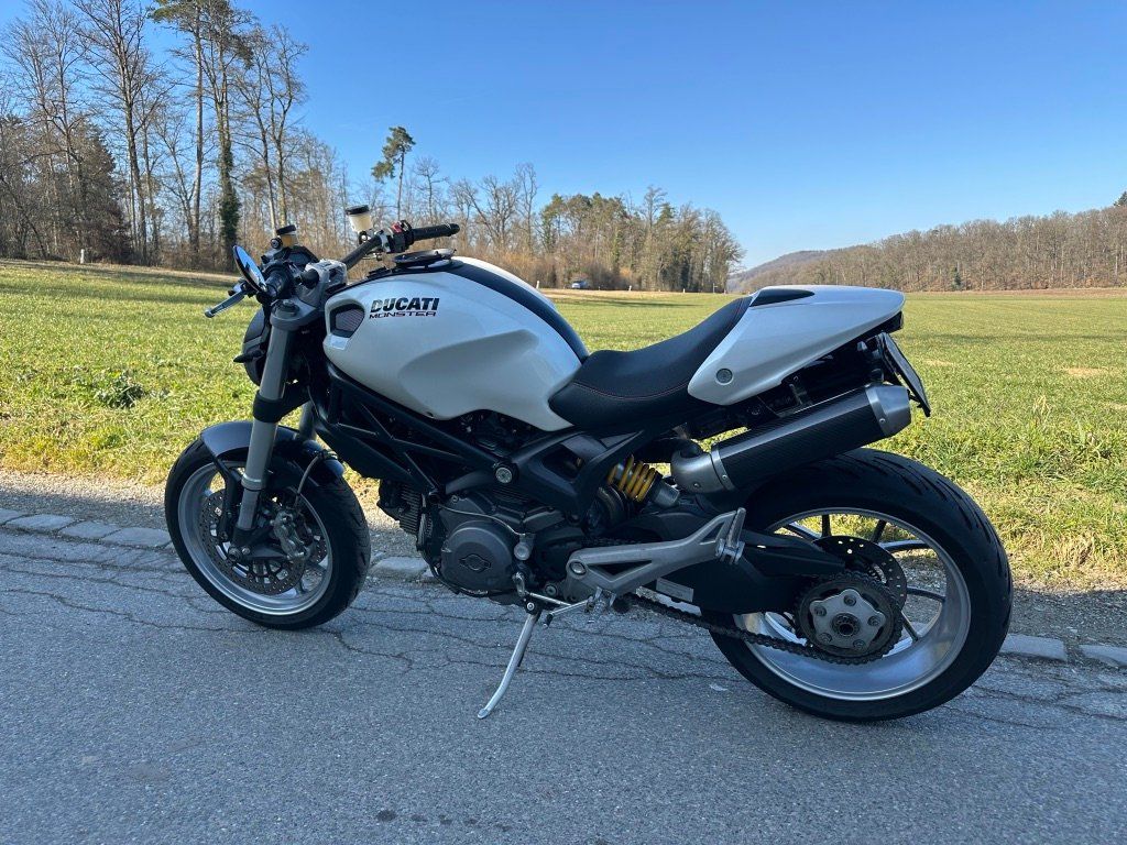 Ducati Strada: Ducati Monster 1100 – Usato da Steinmaur venduto da fiumicello01