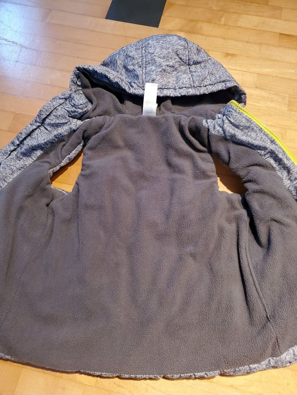 Sonstige Jungenkleidung: 2 super Gillets Gr 4T – Gebraucht aus Dättwil AG von Globetrotter2000 1