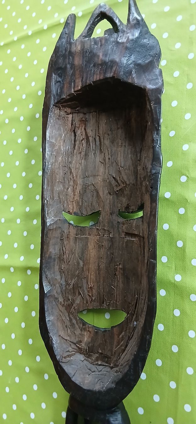 Internationale Kunst: Afrikanische grosse Holzmaske mit Kette Glück handgeschnitzt – Gebraucht aus Spreitenbach von Luckylines 5