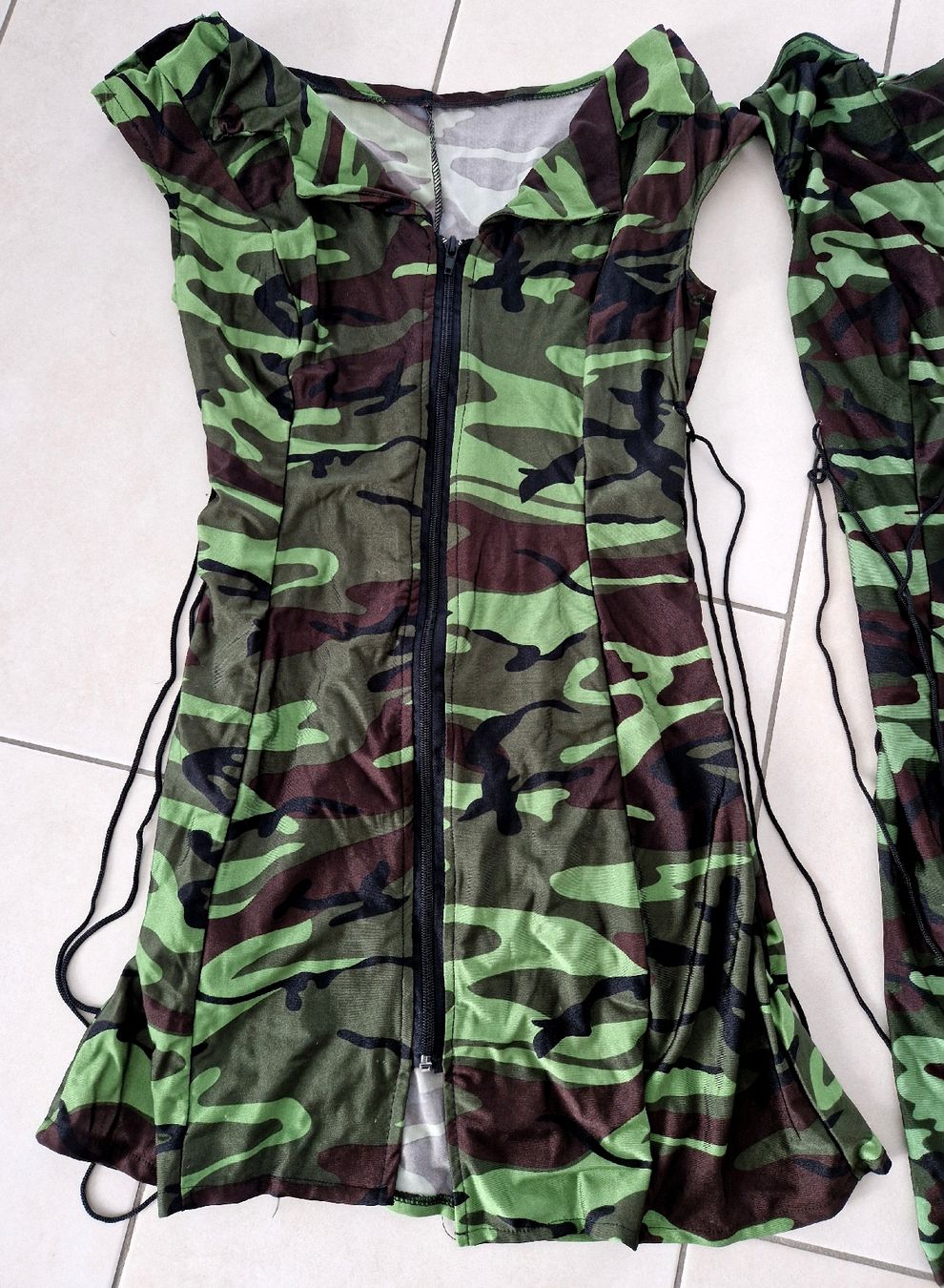 Costumi: 2 Army-/ Gogo-Outfits Grösse S – Usato da Wettingen venduto da Lady_glam 1