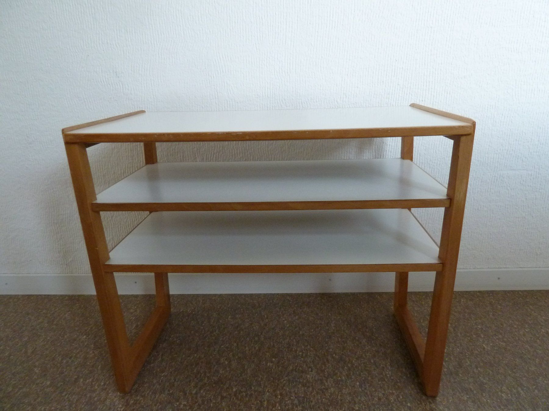 Scaffali: Beistelltisch Regal mit Tablaren – Usato da Muri b. Bern venduto da Amelie4