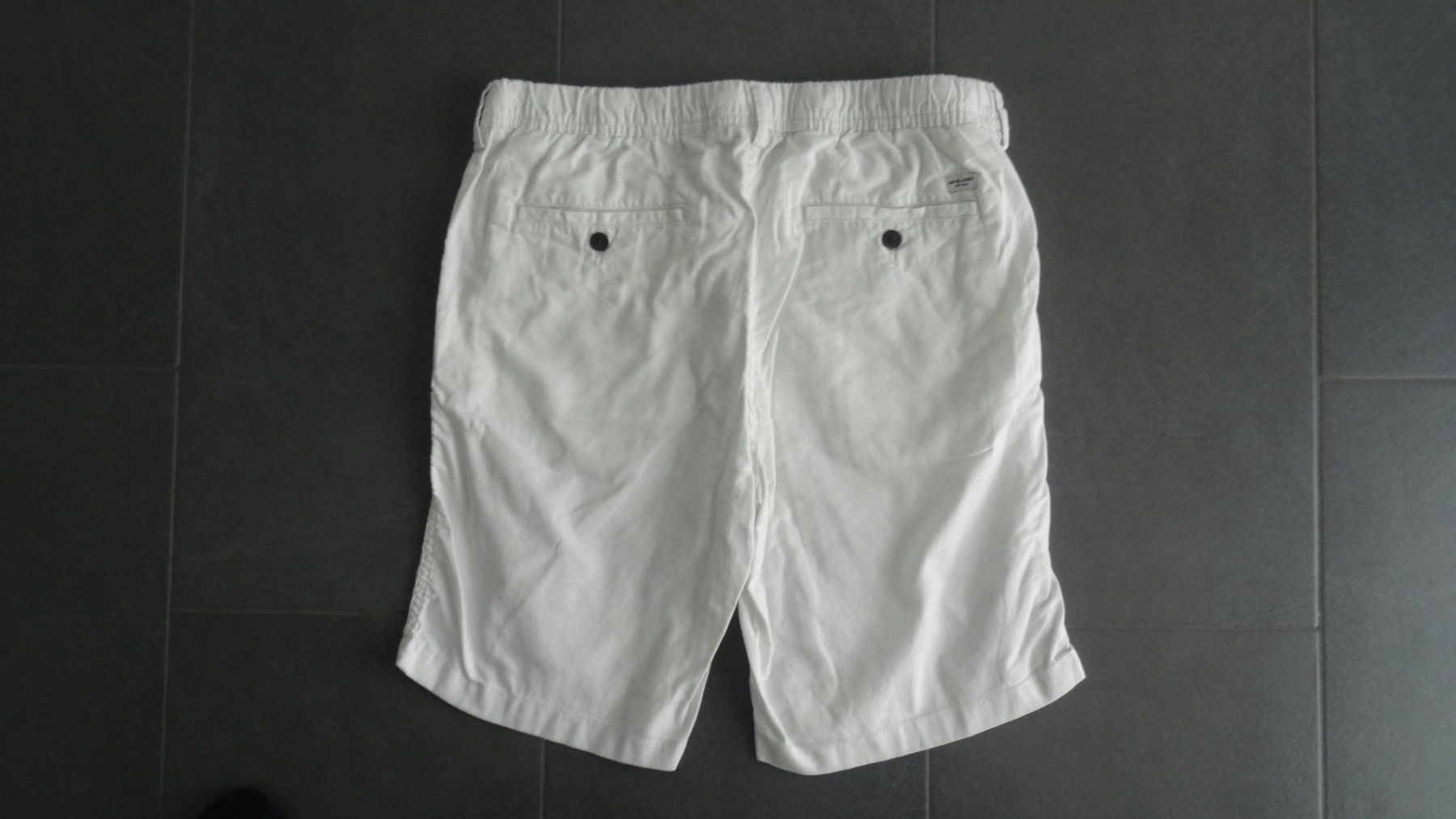 Jack & Jones Pantaloni: Jack&Jones Shorts, Gr. M, weiss – Usato da Beinwil am See venduto da den_p9db 2