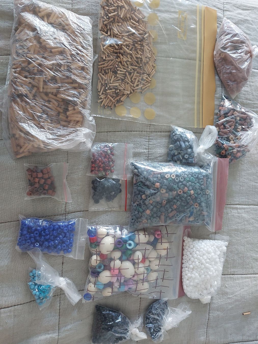 Perle (finte): Diverse "Perlen" um Schmuck zu basteln – Nuovo (secondo la descrizione) da Einsiedeln venduto da rava02