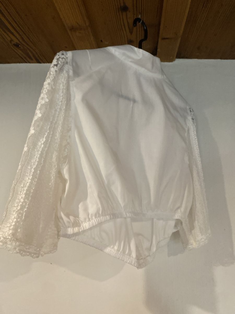 Blusen: Trachtenbluse Gr. 44,, mit Spitze,  Top – Neu (gemäss Beschreibung) aus Jonschwil von ssdvm 1