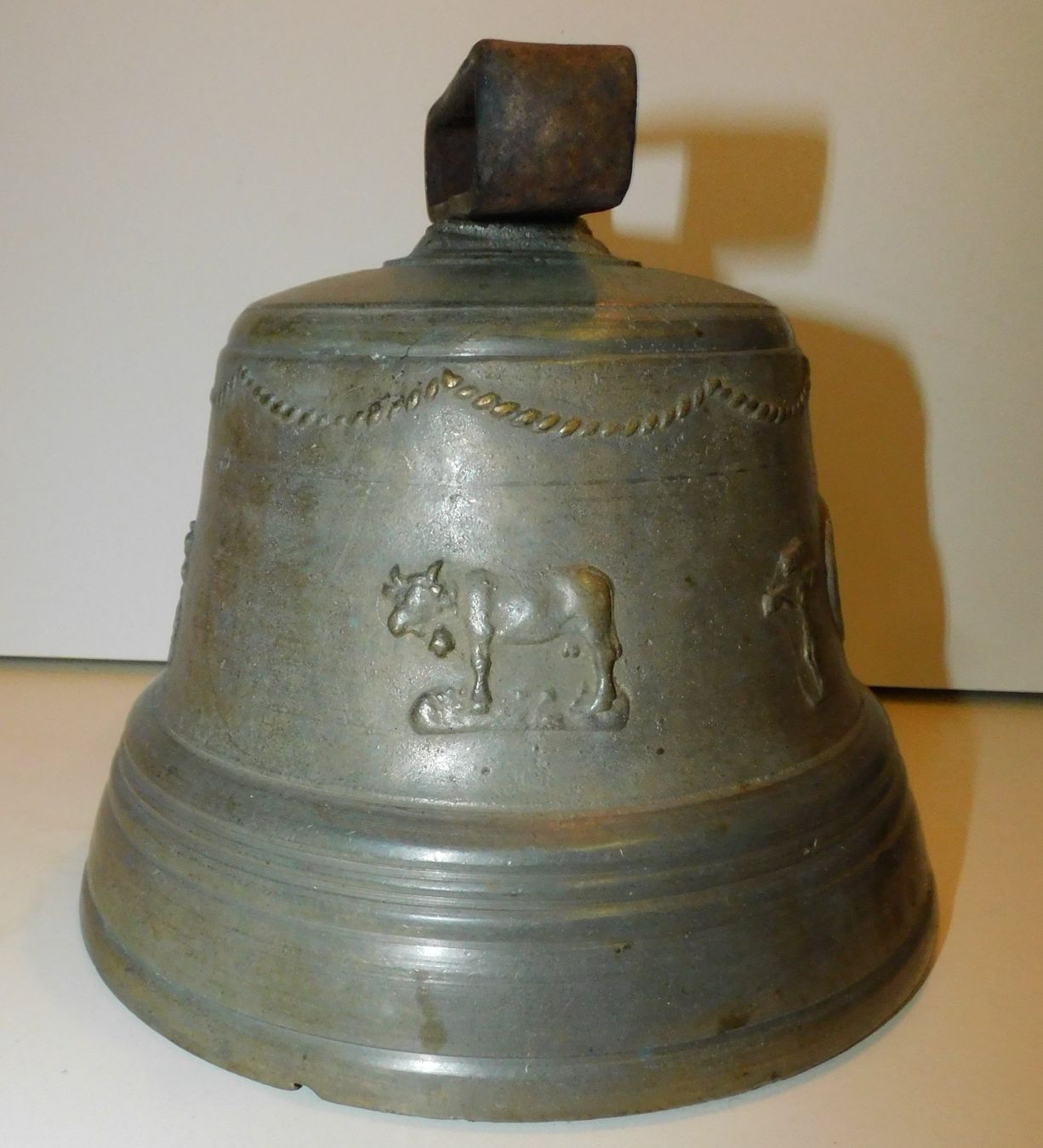 Glocken & Treicheln: Glocke antike grosse Bronze Glocke  hat einen kl Hik – Gebraucht aus Sursee von 76 2