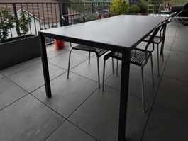 Gartentisch (Pfister - Johan Jakob) und 4 Gartenstühle