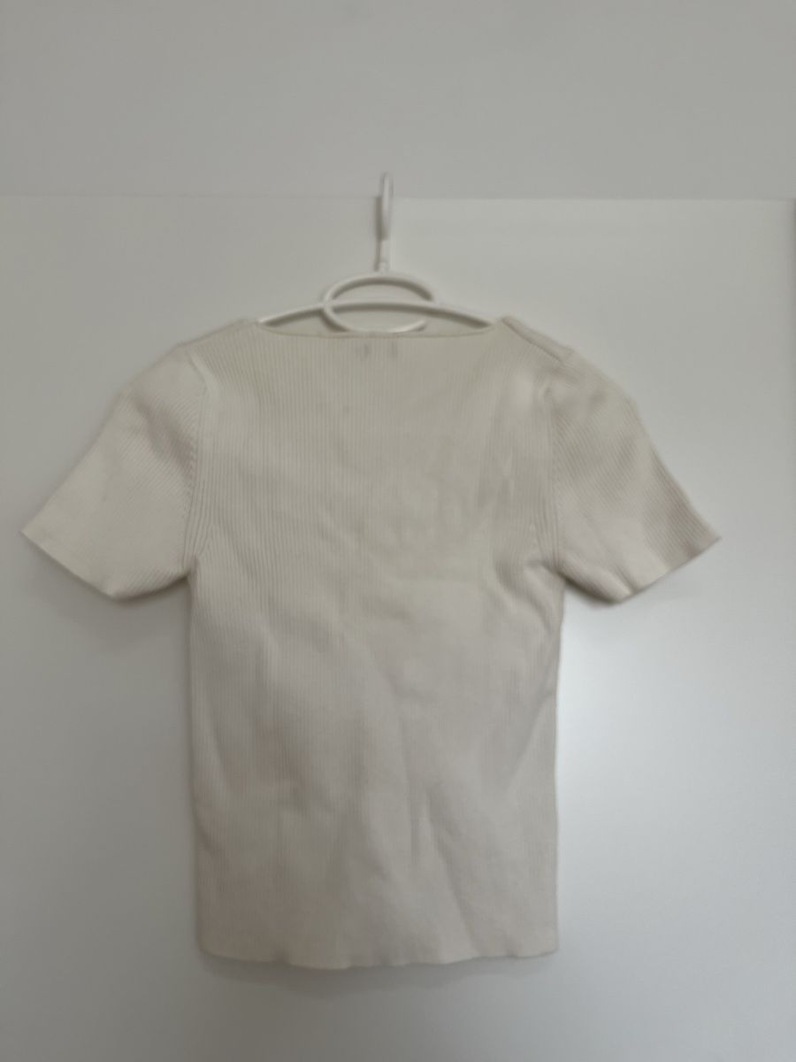 Stradivarius Tops: Stradivarius V neck Shirt weiss – Gebraucht aus Basel von cat_25m7 1