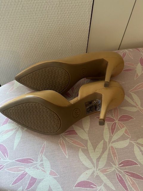 Michael Kors Scarpe da donna: Lackpumps beige Grösse 38,5 von Michael Kors – Usato da Zürich venduto da claudia0512 2