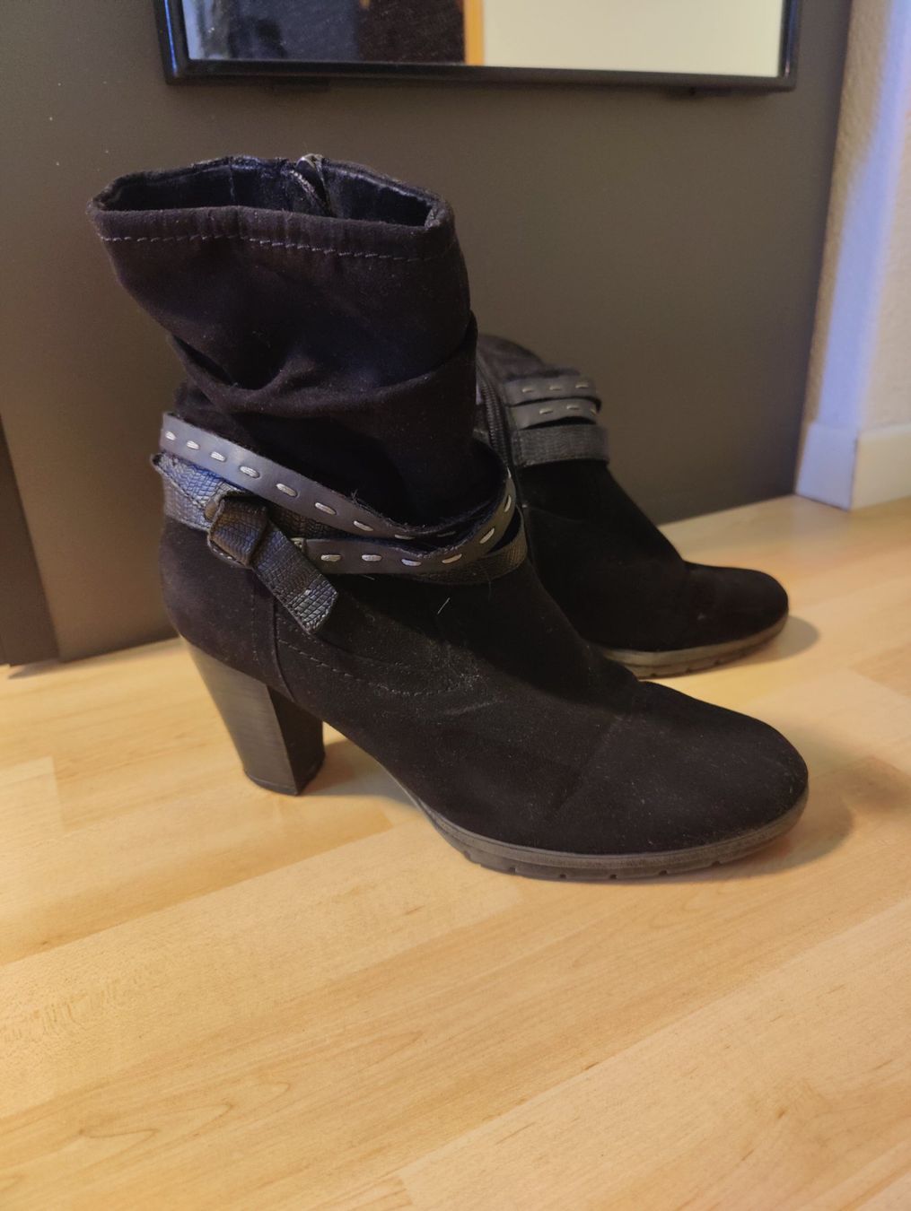Tamaris Scarpe da donna: Tamaris Stiefeletten / Boots 40 – Usato da Zollikofen venduto da Ninu_359