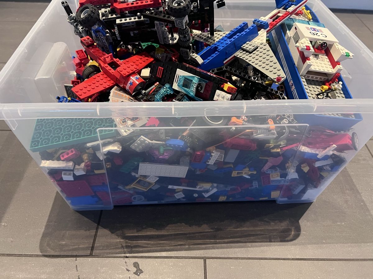 Lego Baukästen: Über 10kg Lego in Kartonkiste – Gebraucht aus Arbon von K9320 2
