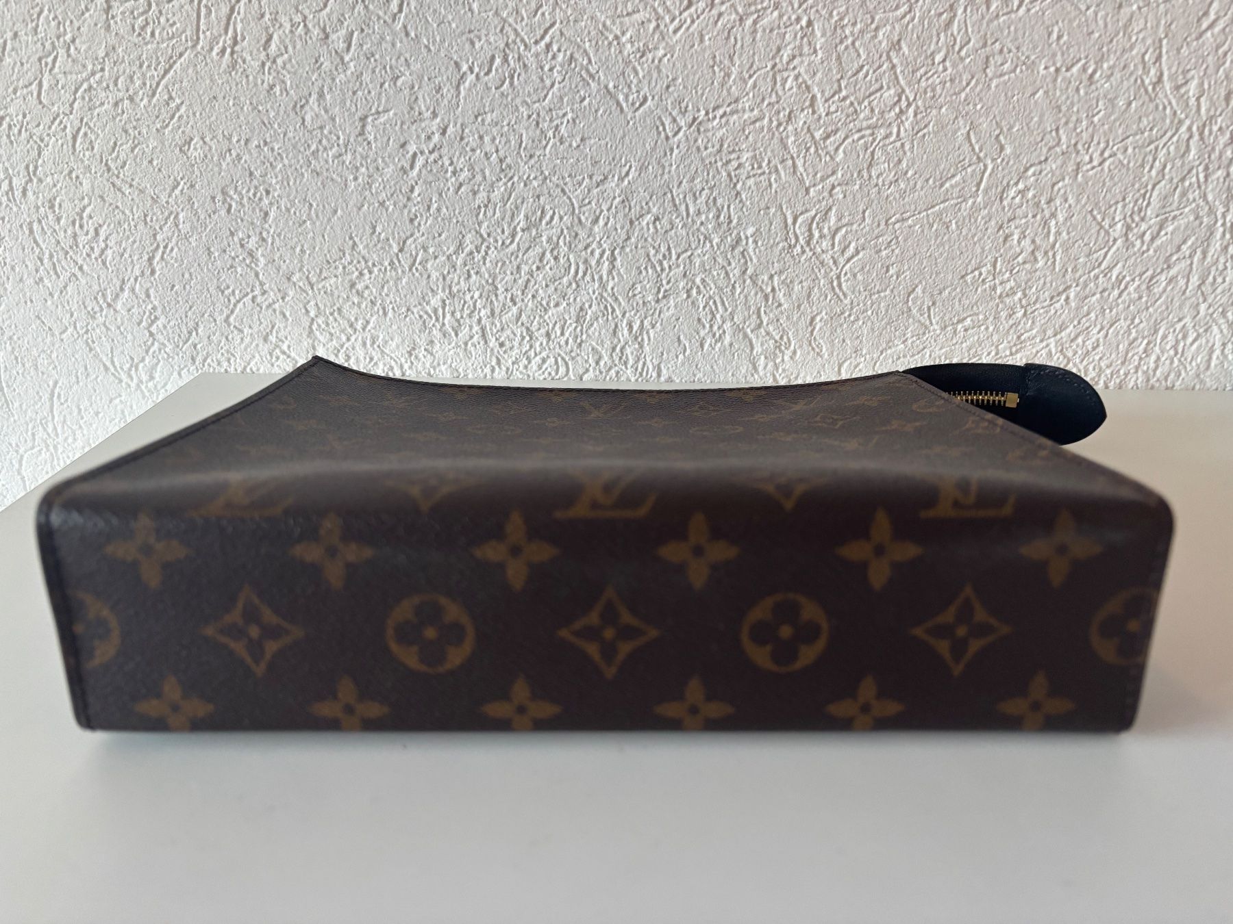 Louis Vuitton Taschen: Poche Toilette Louis Vuitton – Gebraucht aus Ins von sel_6vqj 4