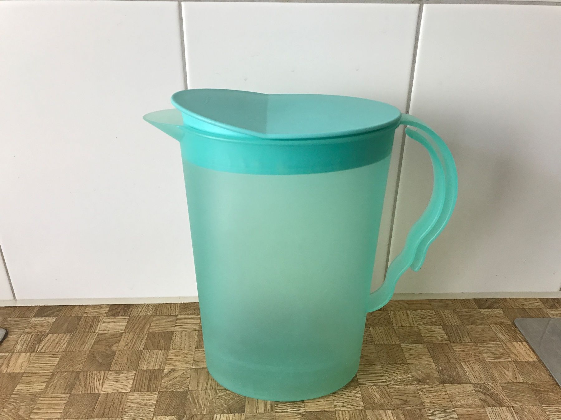 Tupperware Contenitori & Simili: Tupperware   grosser Krug  2,1 Liter – Usato da Birmensdorf ZH venduto da Hilhan