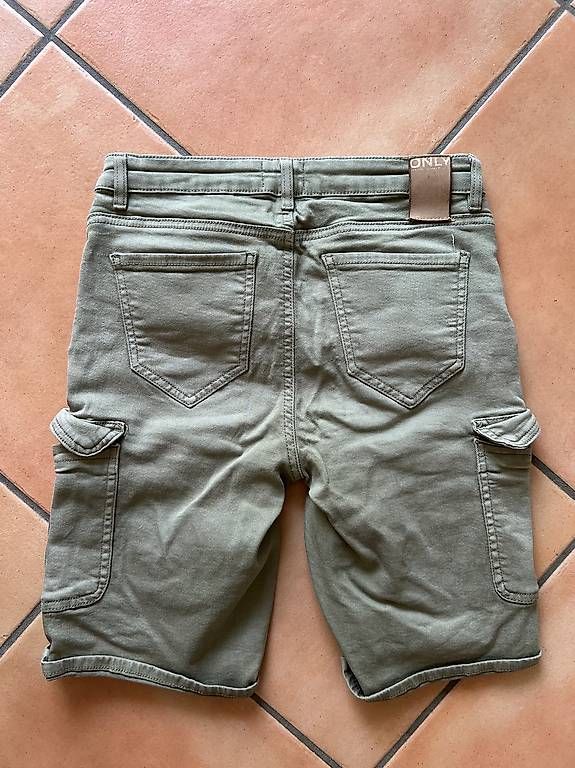 Hosen: Grüne Damen Cargoshorts – Gebraucht aus Hitzkirch von mar_6xlt 1