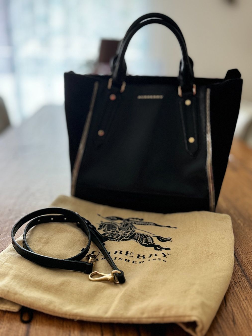 Burberry Borse da donna: Burberry Handtasche schwarz-gold – Usato da Muttenz venduto da einfach-schoen 6