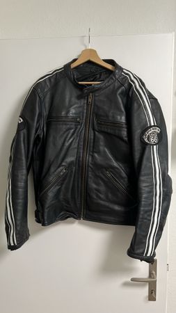Motorradjacke aus Leder mit Protektoren