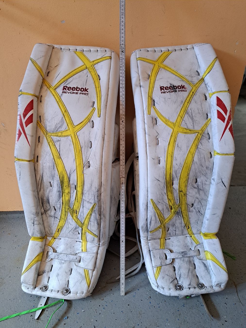 Reebok Protezioni & Imbottiture: Schoner Goali Eishockey – Usato da Weinfelden venduto da befowe