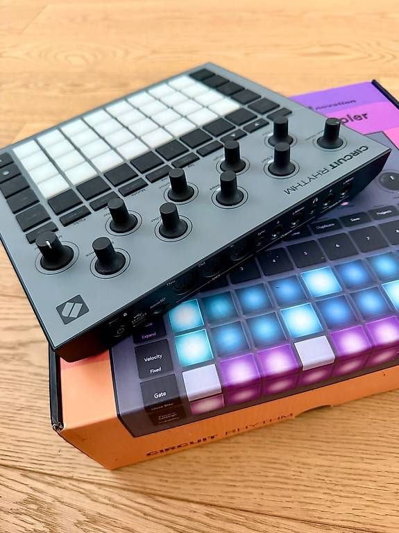 Novation Musikinstrumente: Novation Circuit Rhythm  sampler / groovebox – Gebraucht aus Lausanne von nib_tiptop 2