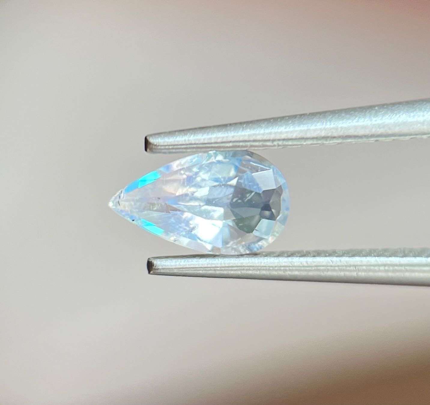 Pietre preziose: Regenbogen-Mondstein 0.57 ct aus Madagaskar – Nuovo (secondo la descrizione) da Sevelen venduto da Siam_Aura_Gems 2