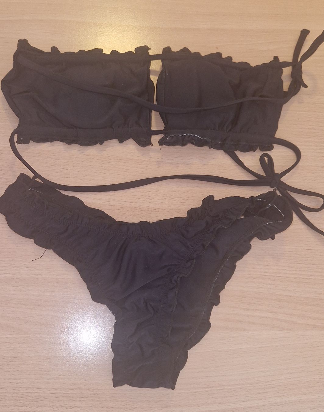 Badekleider & Bikinis: Maillot de bain noir à volants, taille M – Neu (gemäss Beschreibung) aus Versoix von aline_b 1