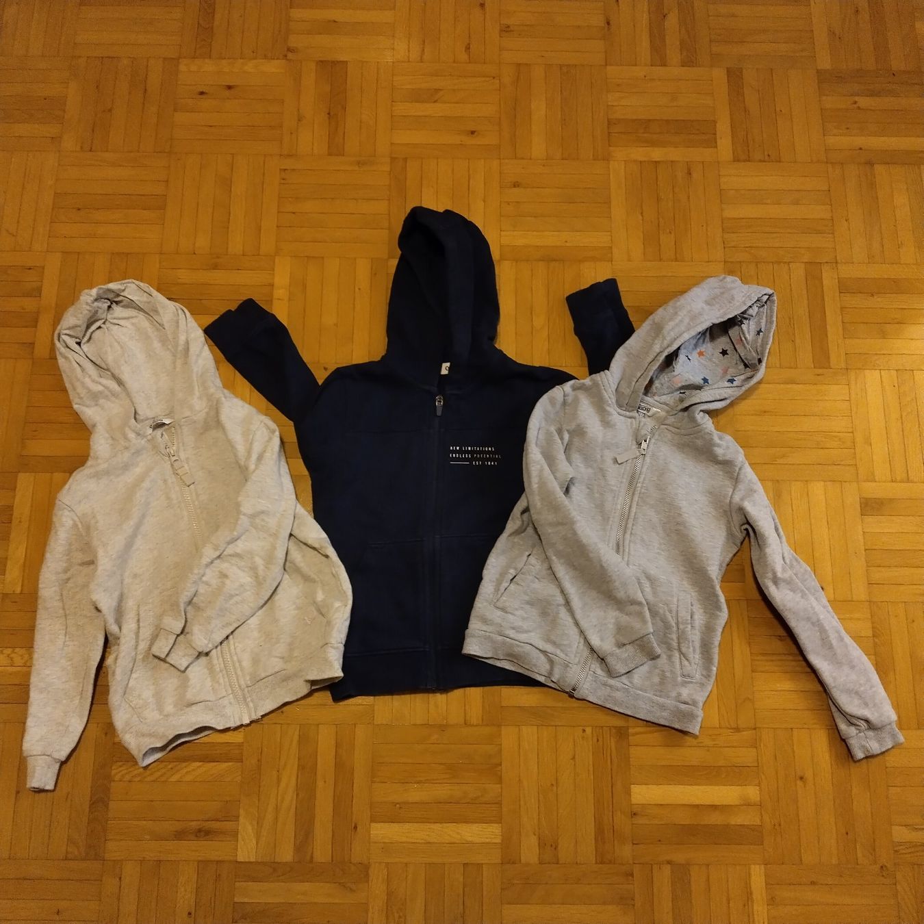 Kleiderpakete & -sets: Kinderhoodies-Set, Gr. 122 – Gebraucht aus Oberdorf NW von niederj