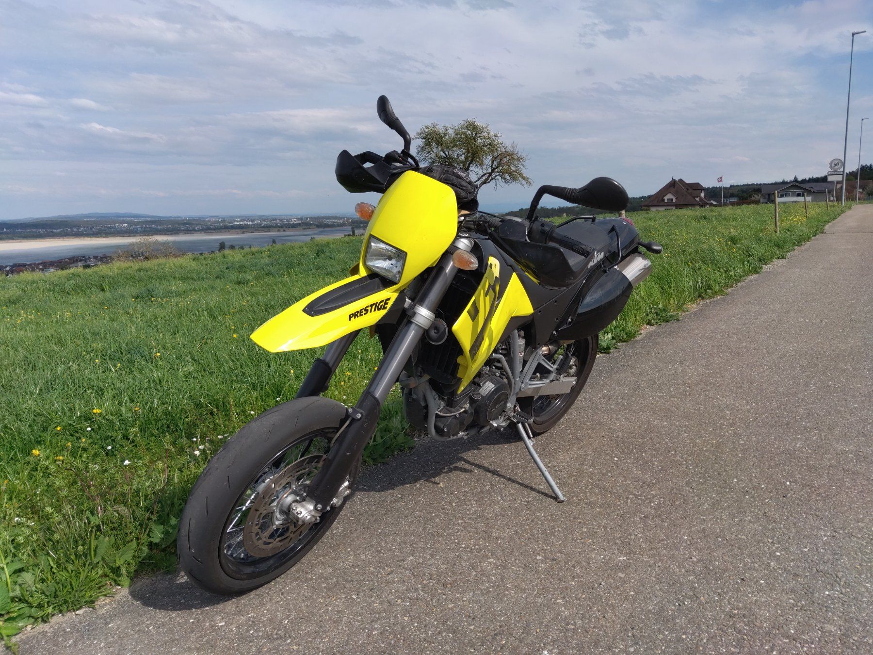 KTM Route: KTM 640 LC4 E Prestige Supermoto GELB – D'occasion à Felben-Wellhausen par yellow-640 1