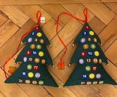 Zwei Adventskalender aus Filz zum selber befüllen