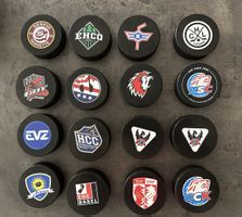 Eishockey Pucks Sammlung diverse Clubs 16 Stück gebraucht