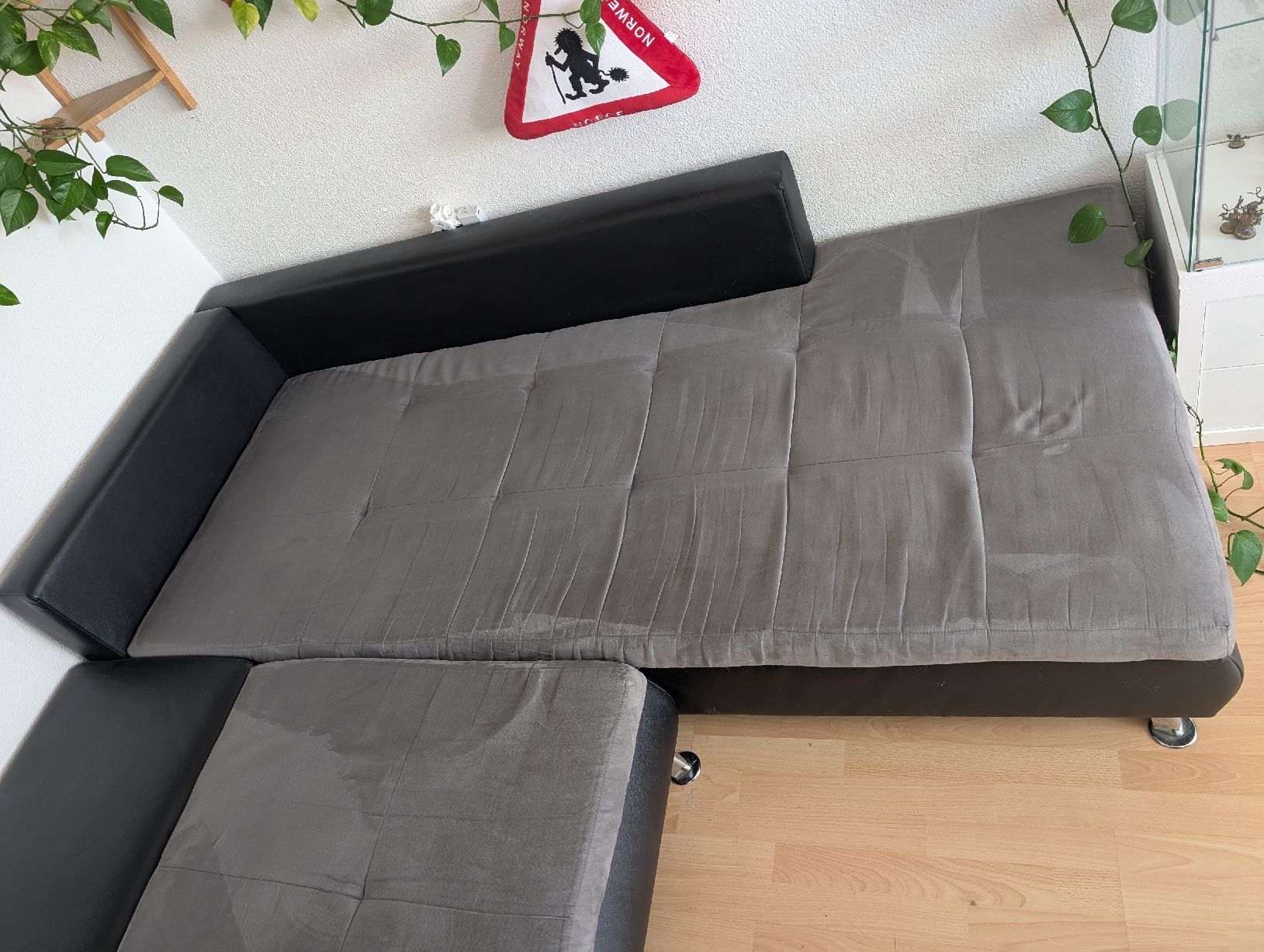 Sofas: Grosses Ecksofa mit Bettfunktion, Grau/Schwarz – Gebraucht aus Egolzwil von SharkyCH01 5