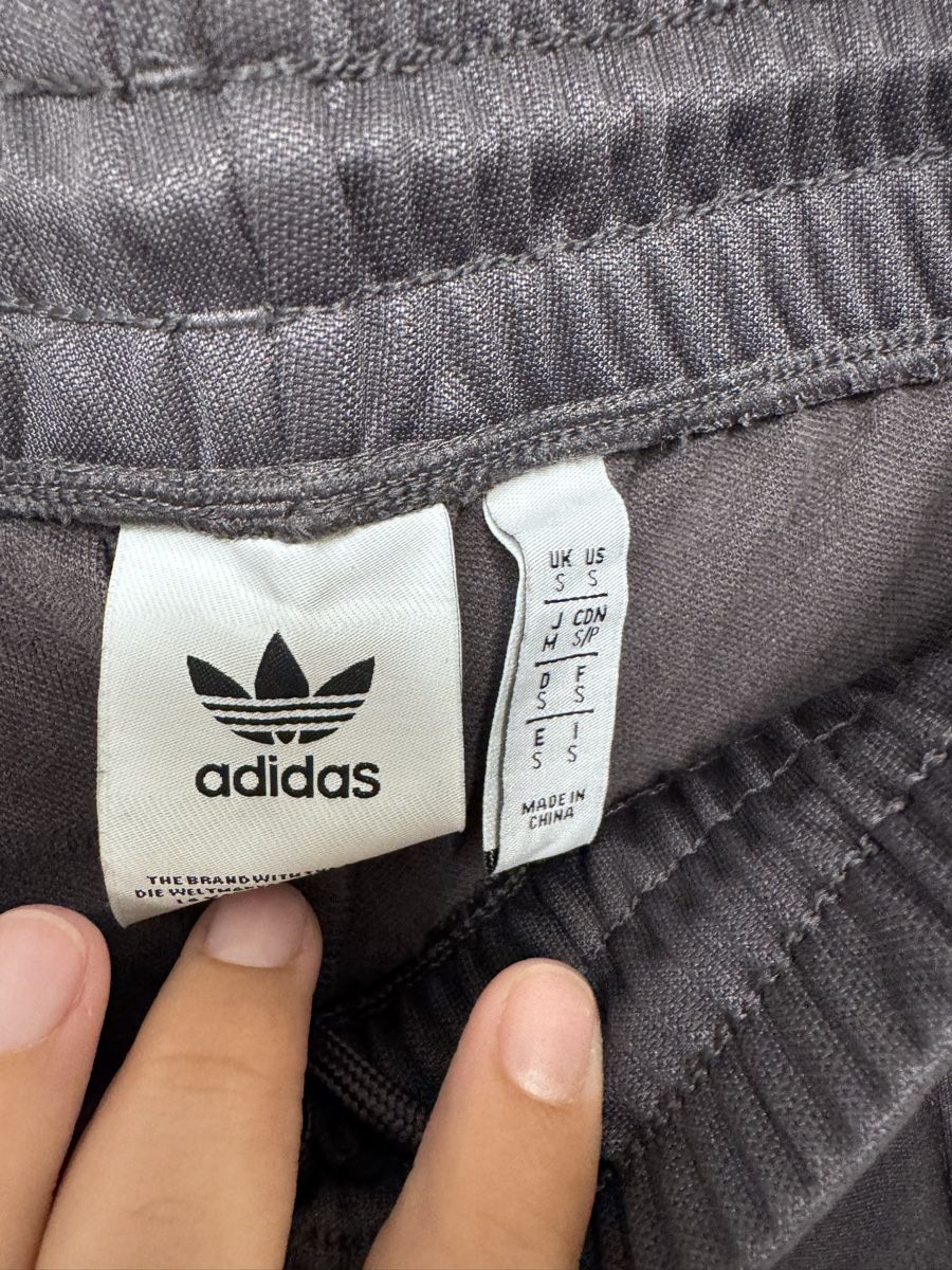 Adidas Pantaloni: Adidas Trainingshose Grösse S – Usato da Eichberg venduto da OanaB 4