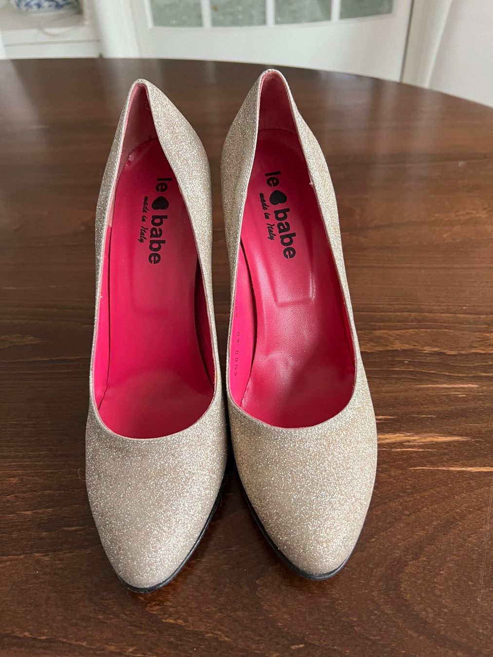 Scarpe da donna: Le BABE - Goldige Pumps Gr. 40 – Usato da Ebmatingen venduto da Mistelu 2