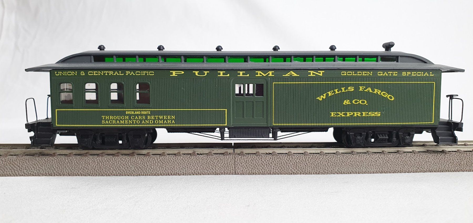 Athearn Modelleisenbahnen: Athearn ? Union Central Pacific Pullman "Wells Fargo" DC/H0 – Gebraucht aus Seon von voAllBah