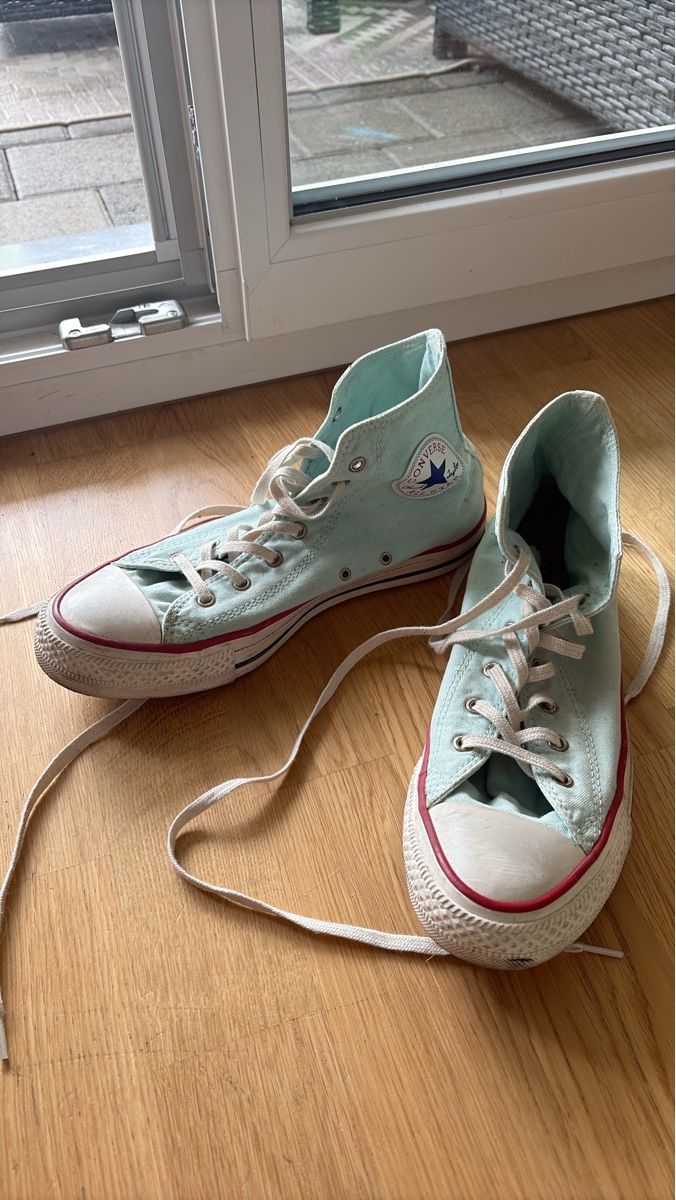 Converse Damenschuhe: Converse Chuck Taylor High Top hellblau akzeptabel – Gebraucht aus Arnegg von lor_88bd