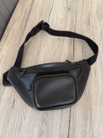 Schwarze Lacoste Bauchtasche - Neuwertig