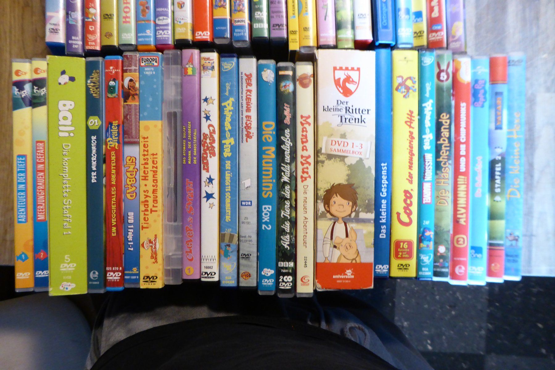 Tutti i DVDs: Riesiges DVD Paket Kinder Serien Animation – Usato da Allschwil venduto da Summelsarium 2