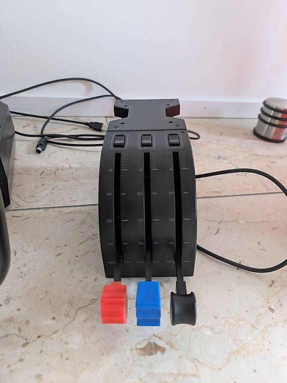 Controller: Logitech G Saitek Pro Flight Yoke System – Usato da Zürich venduto da tut_8y8f 2