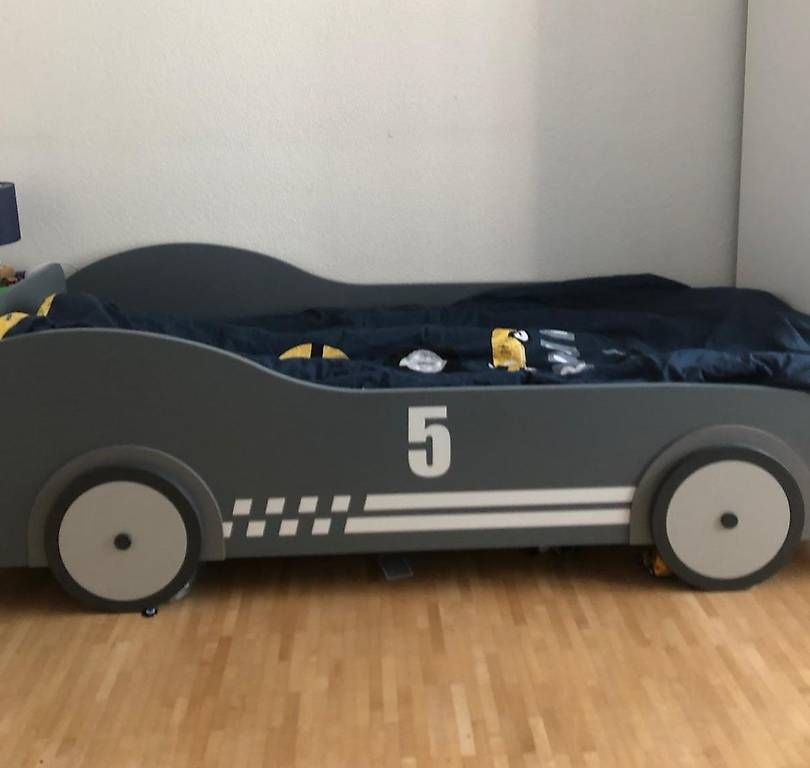 Letti: Kinderbett- Rennauto- Design mit Matratze – Usato da winterthur venduto da Huppo