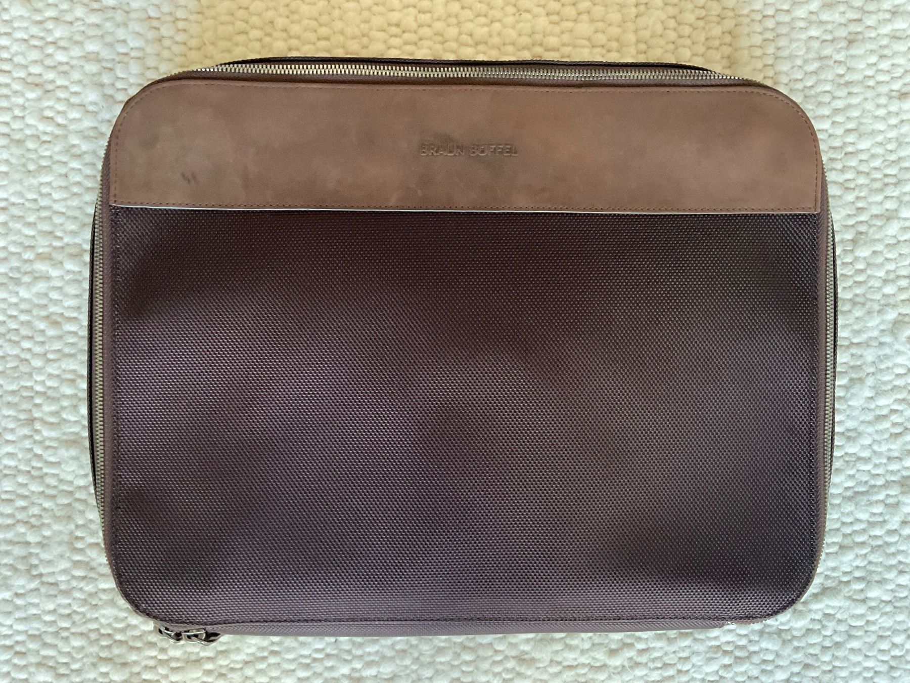 Braun Büffel Borse: BRAUN BÜFFEL REISE ETUI TASCHE – Nuovo e nell'imballaggio originale da Scuol venduto da Lotus2020 1