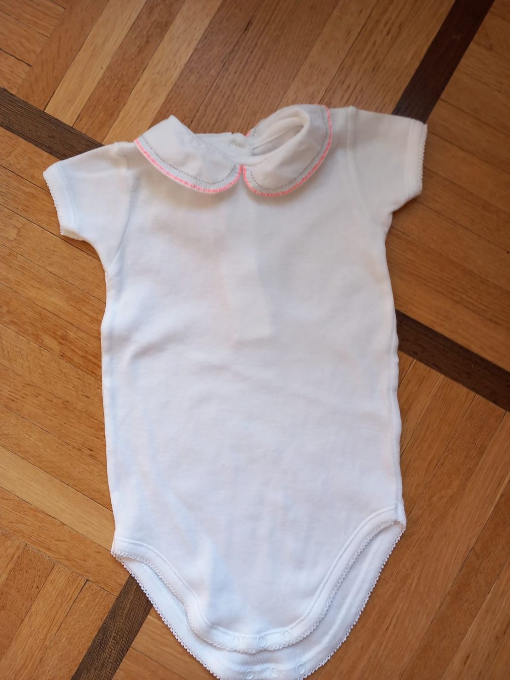 Bonpoint Kleiderpakete & -sets: Ensemble + Body Bonpoint 6 mois – Neu (gemäss Beschreibung) aus Fribourg von sha_66w9 3