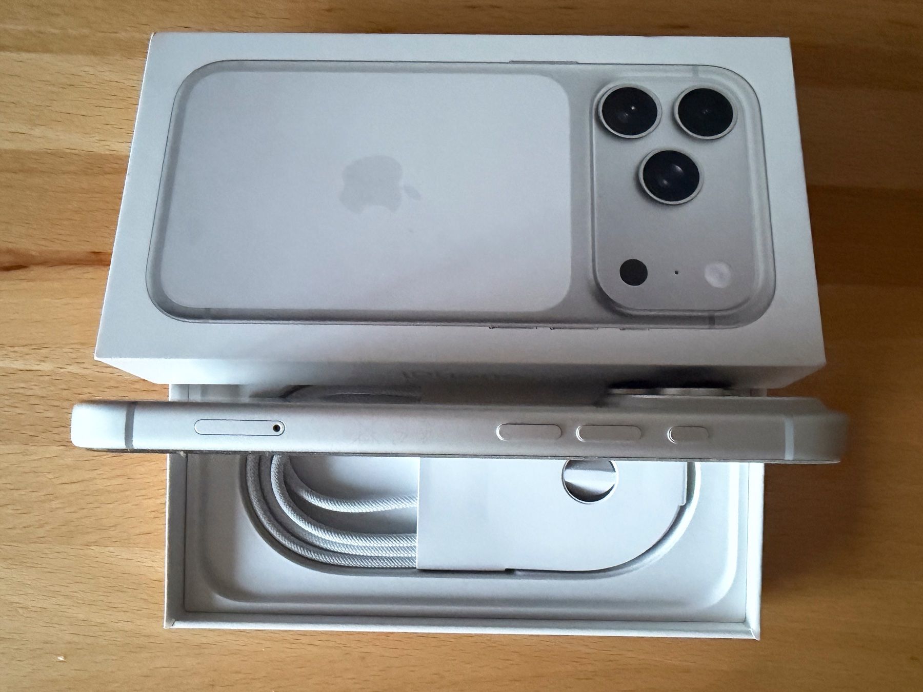 Apple Telefoni cellulari / Smartphones: iPhone 17 Pro 256 GB neuf à prix réduit – Nuovo e nell'imballaggio originale da Sion venduto da 959_n9pd 2