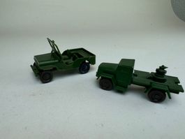 Zwei Militärmodelle Plastik Jeep nicht 1/87