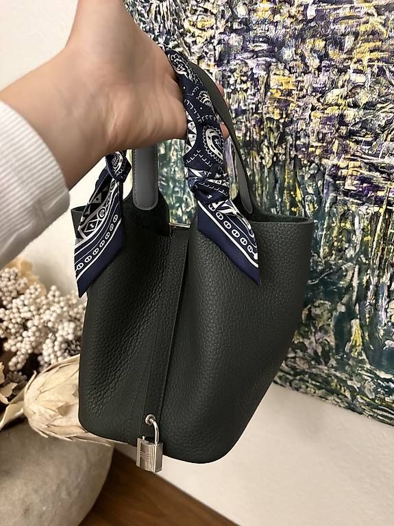 Taschen für Damen: Hermes Picotin lock 18 mit Twilly – Gebraucht aus Unterägeri von mar_96hk 3