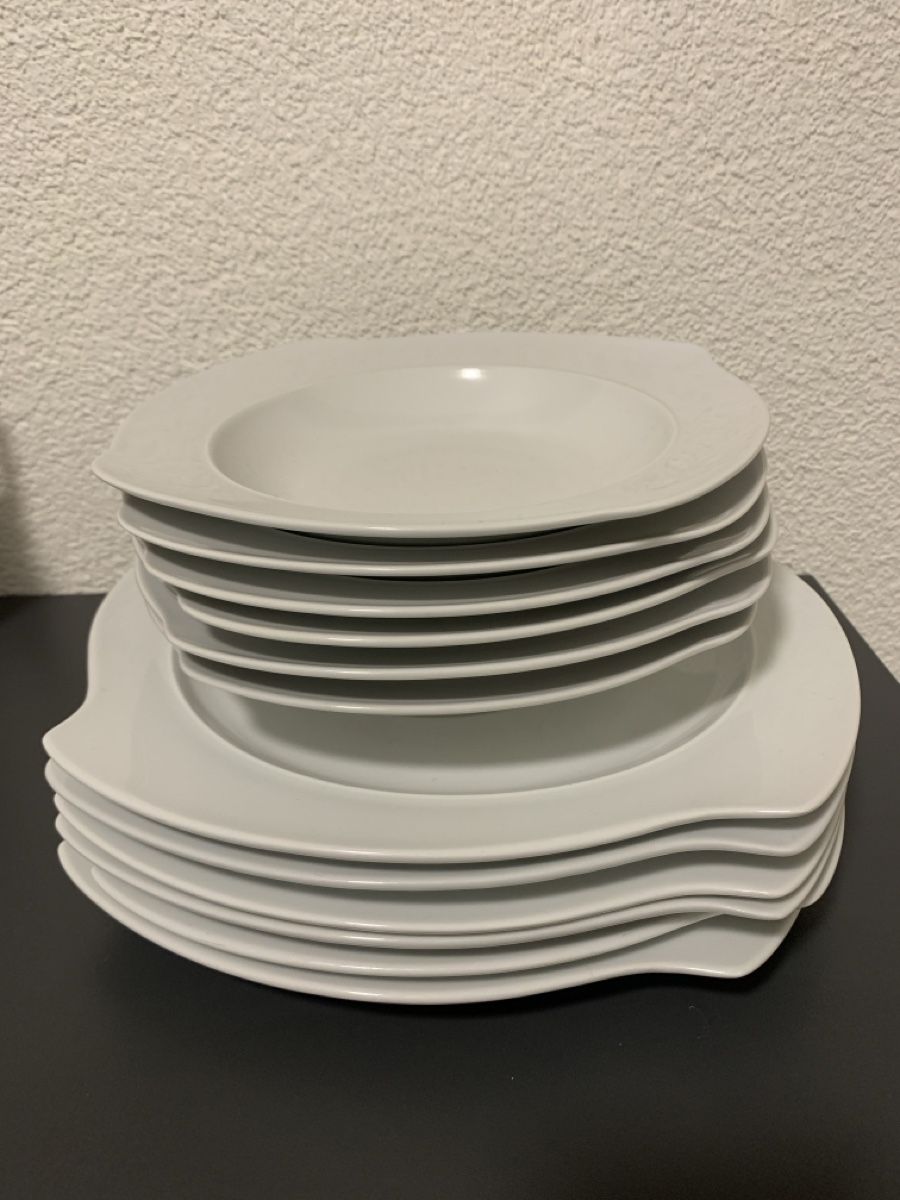 Set di piatti: Geschirrset weiss, neuwertig – Usato da Köniz venduto da blacksofa