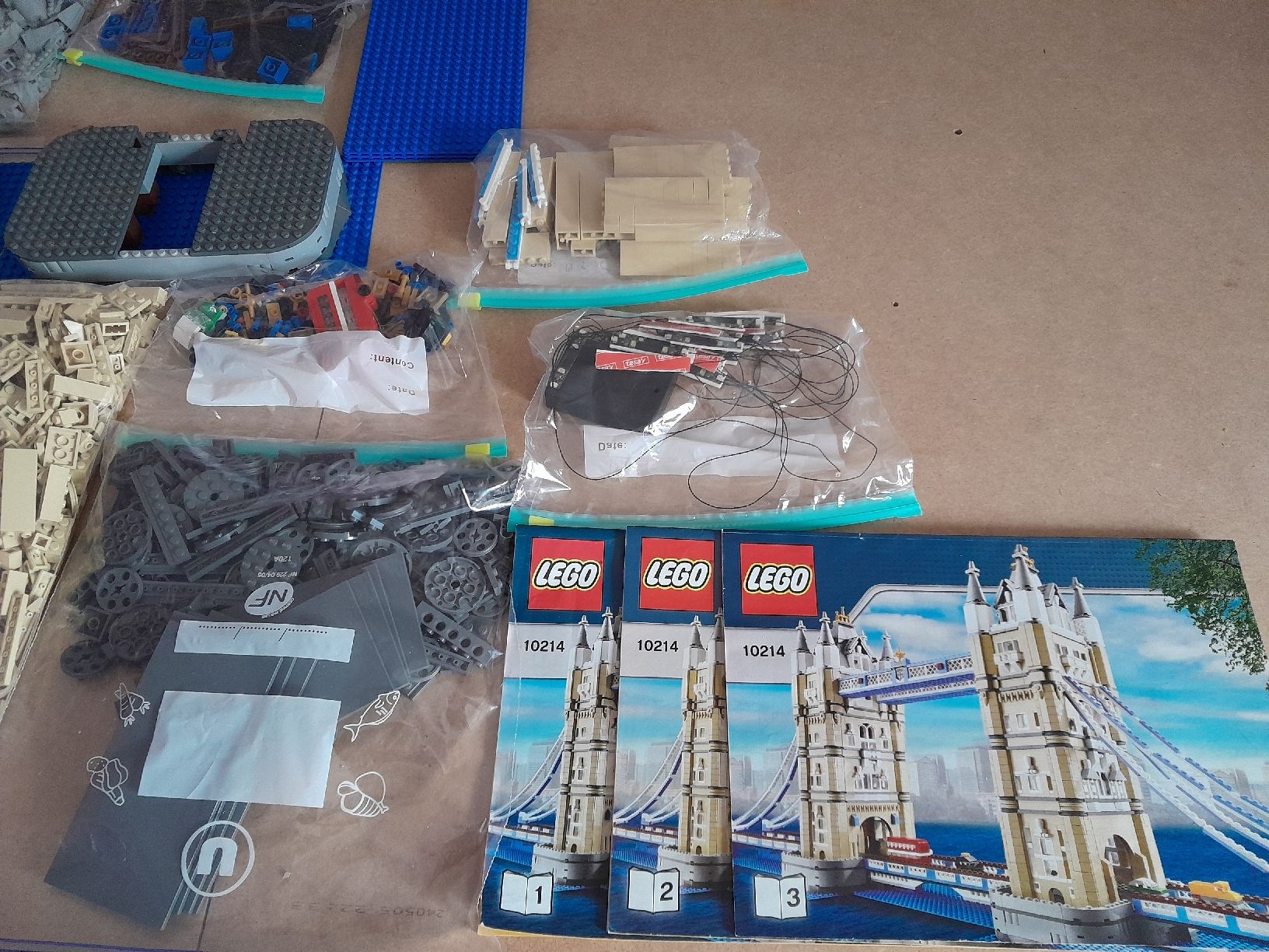 Lego Baukästen: lego 10214 le Tower Bridge complet avec  kit eclairage et ad – Gebraucht aus Meyrin von chr_r8v5 8