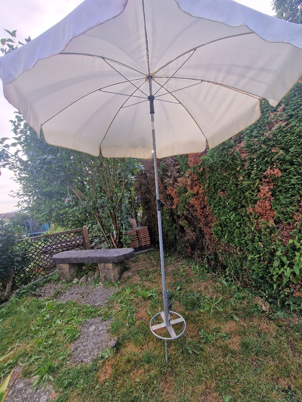 Ombrelloni: Garden Parasol white metal pole base  – Usato da Ebikon venduto da jag_bmt9 1