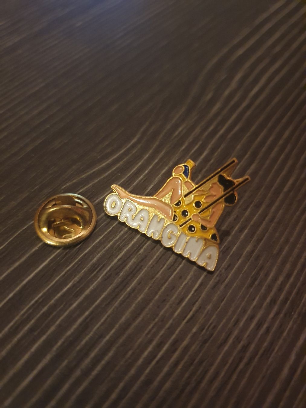 Placchette & Badge: Pin Orangia – Usato da Thun venduto da Kissthis