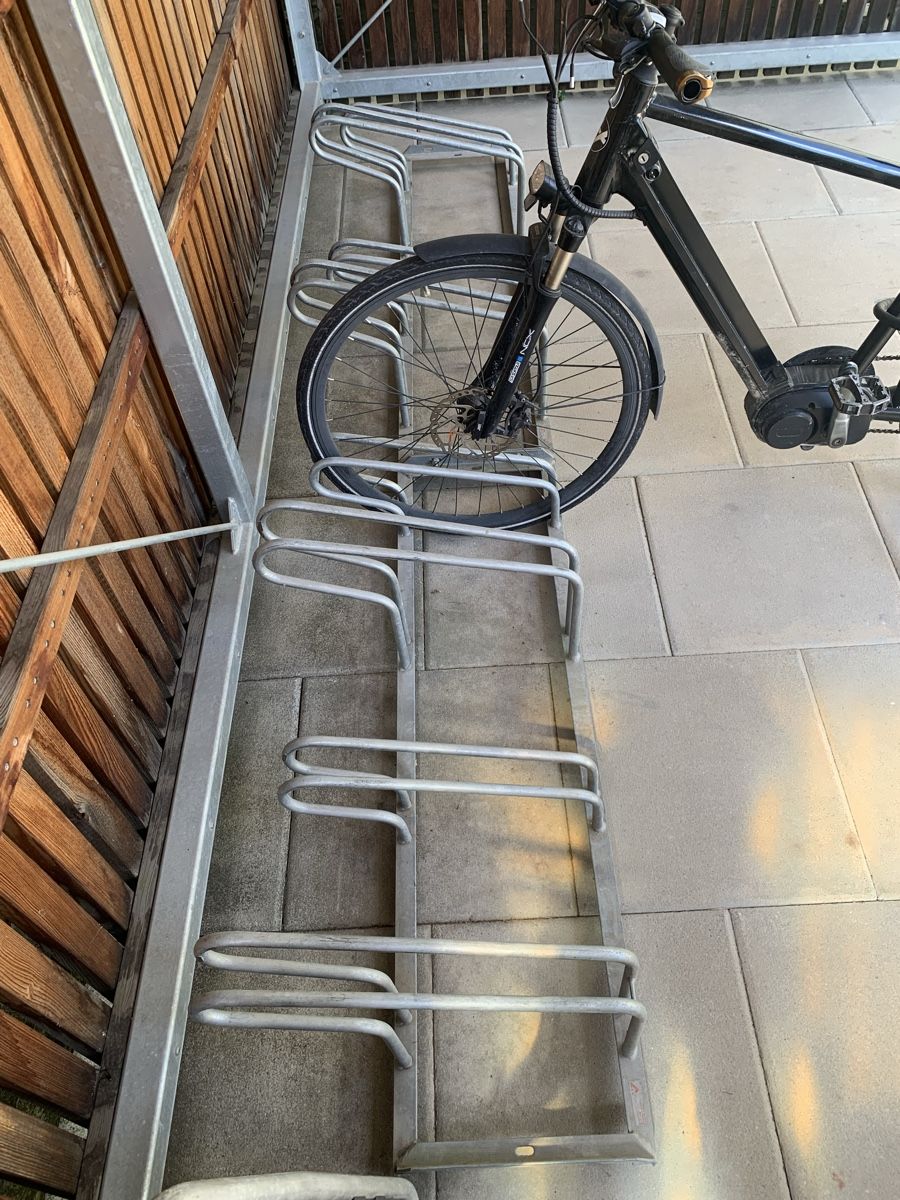 Supporti per biciclette: Veloständer mit 8 Halterungen  – Usato da Zürich venduto da Sampajanna